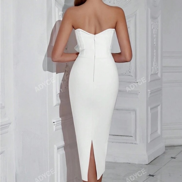 Elegant White Strapless Dress - Picture 4 of 4